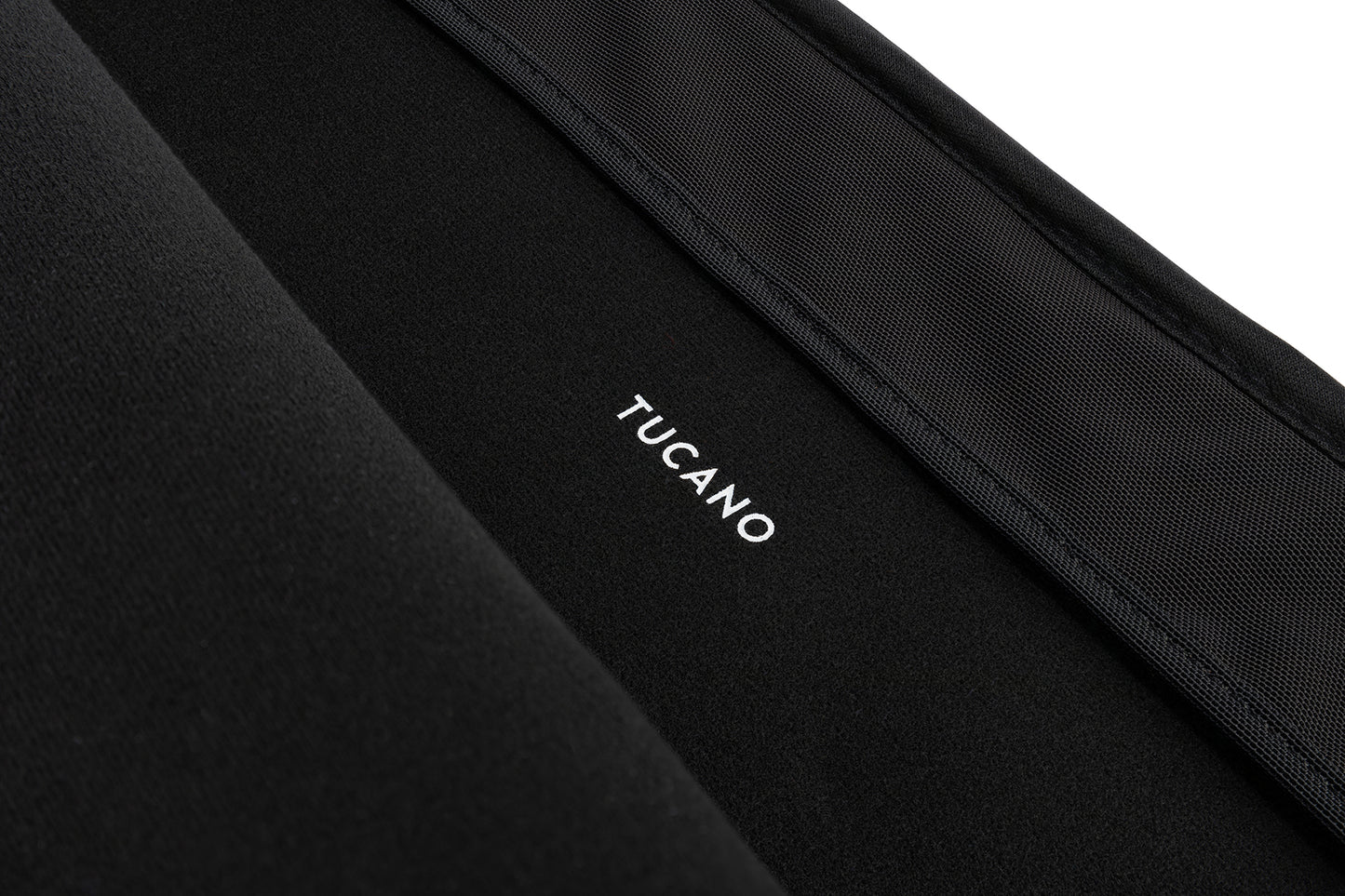 Obal Tucano Velluto na MacBook Pro 16" - světle modrý - iSTYLE CZ